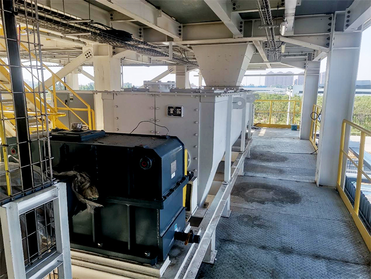 凯瑞塔比回收锌厂输送机原料系统处理、供应和安装项目